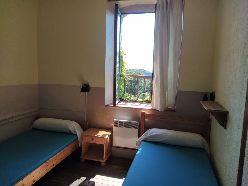 Chambre à 2 lits donnant sur la vallée