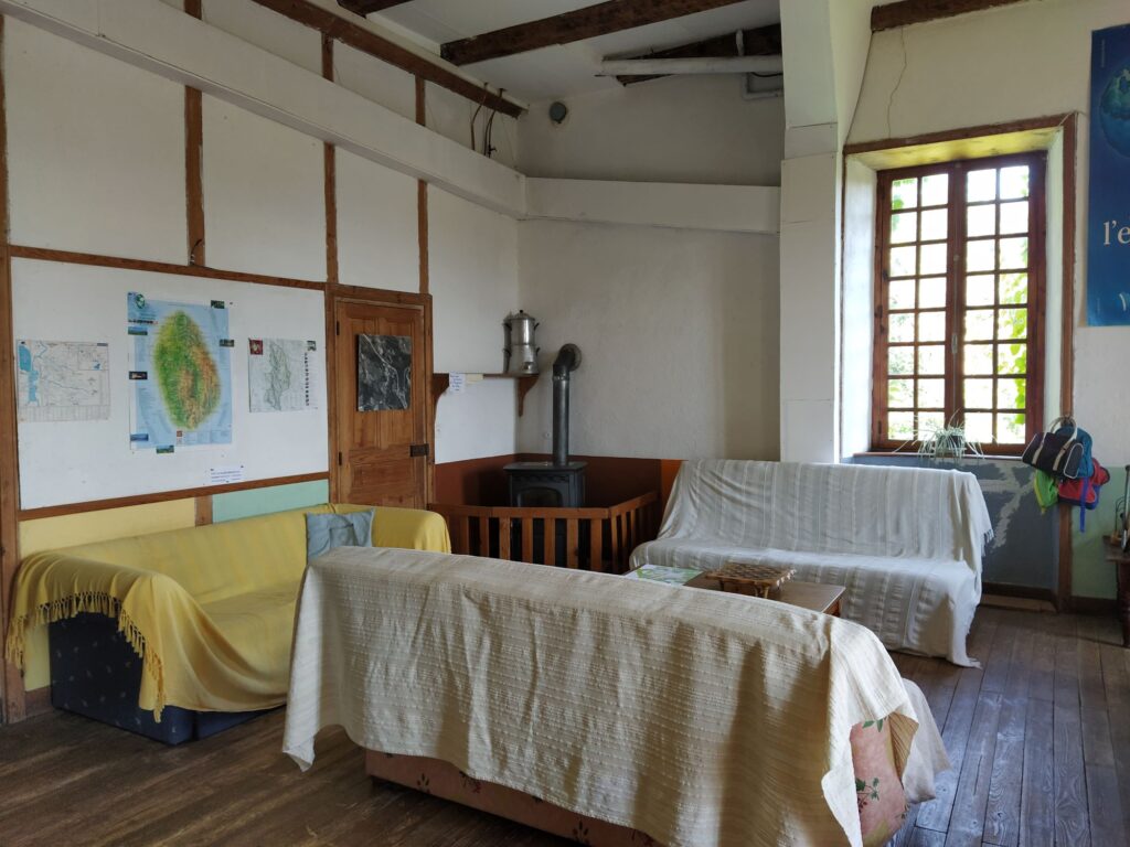 3 canapés confortables